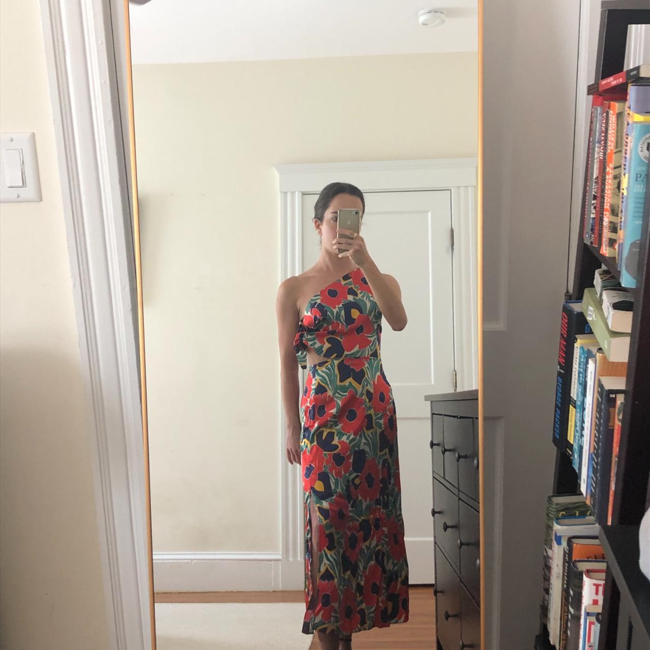 Beautiful one-shouldered dress with flower... - Depop