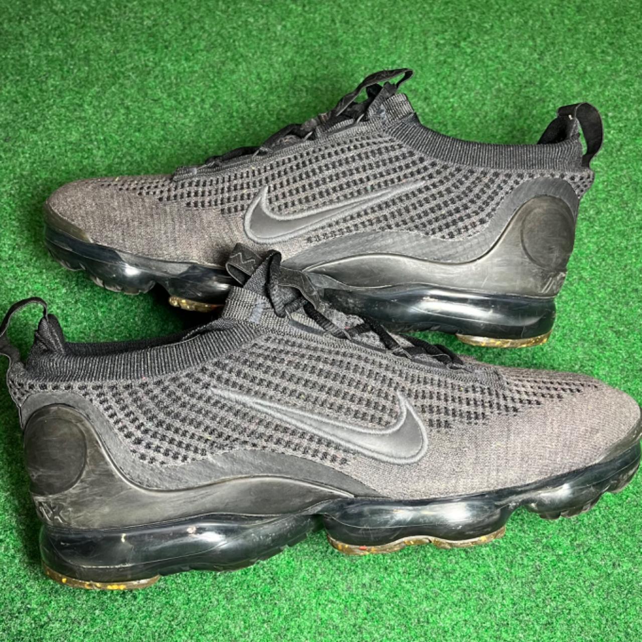 Nike air vapormax hotsell triple black mens