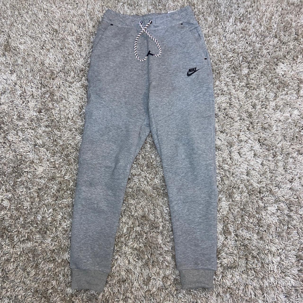 grey nike jogging suit