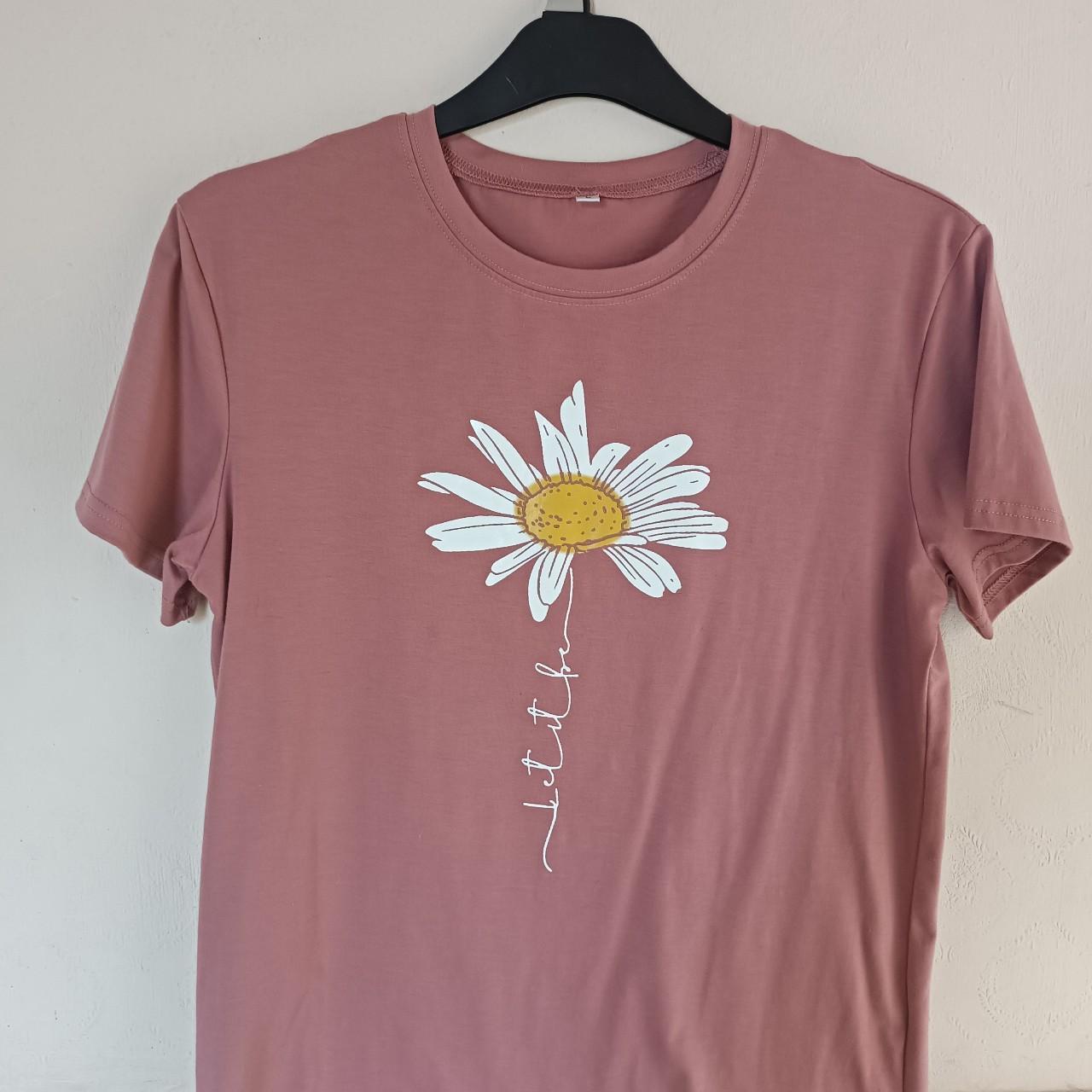 Pink Daisy T-shirt 'Let it be' 🌼 🩷 Clearing out... - Depop