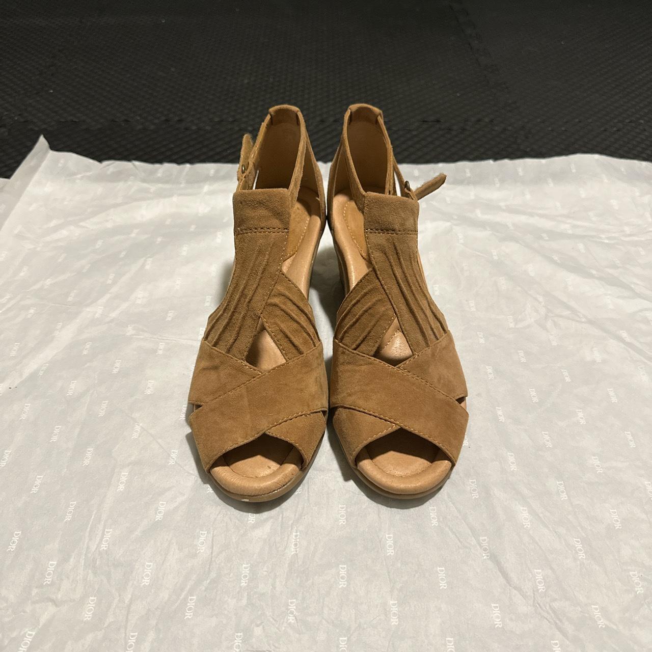 Earth Origins Women's Tan and Cream Footwear Depop