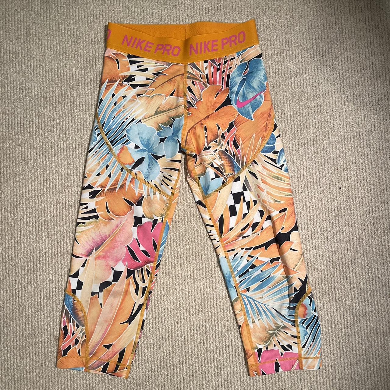 Nike pro 2024 floral leggings