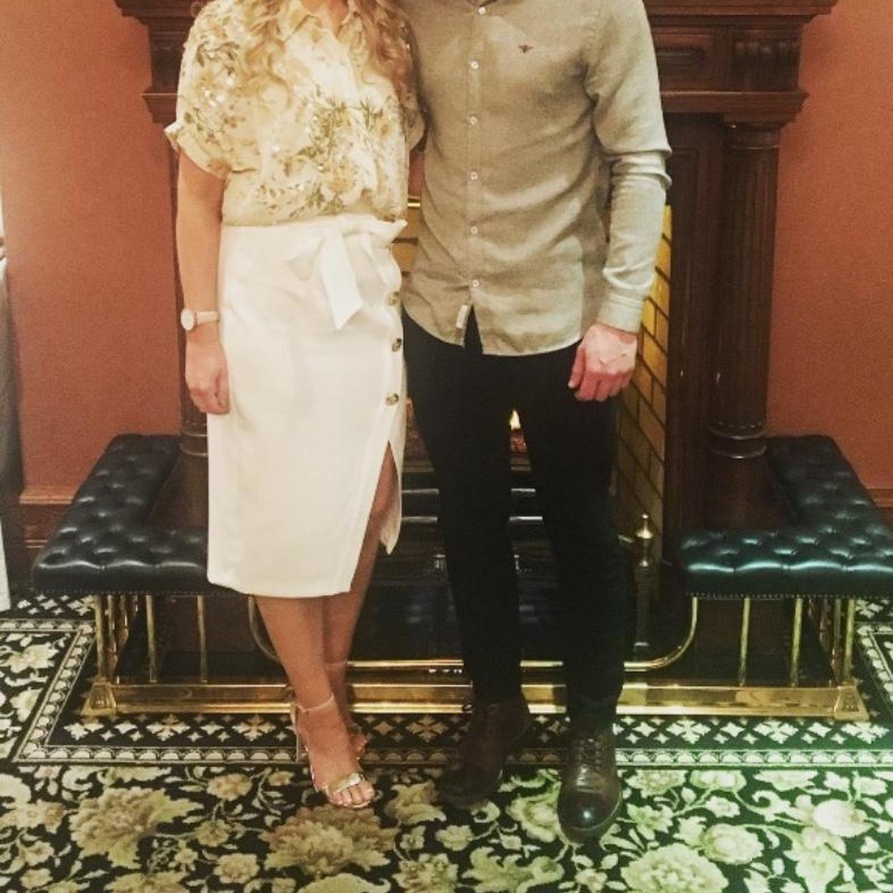 River island winter white pencil skirt with Depop