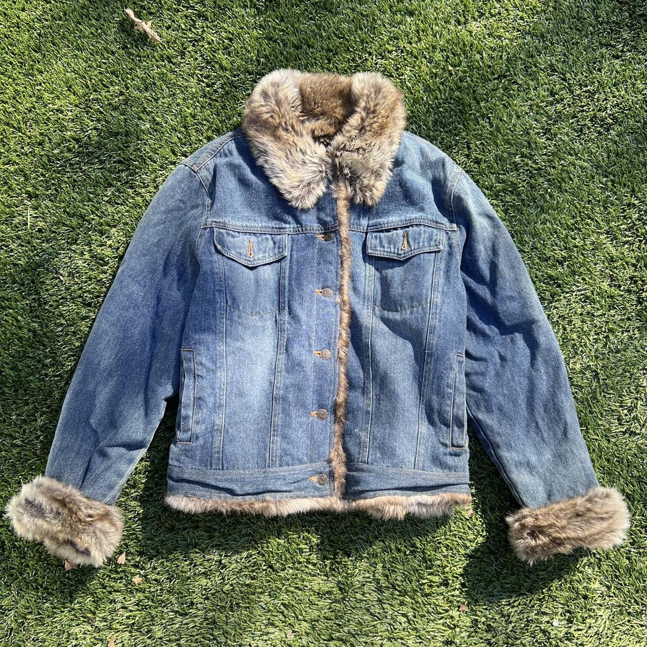 Y2k fur-jacket - Depop