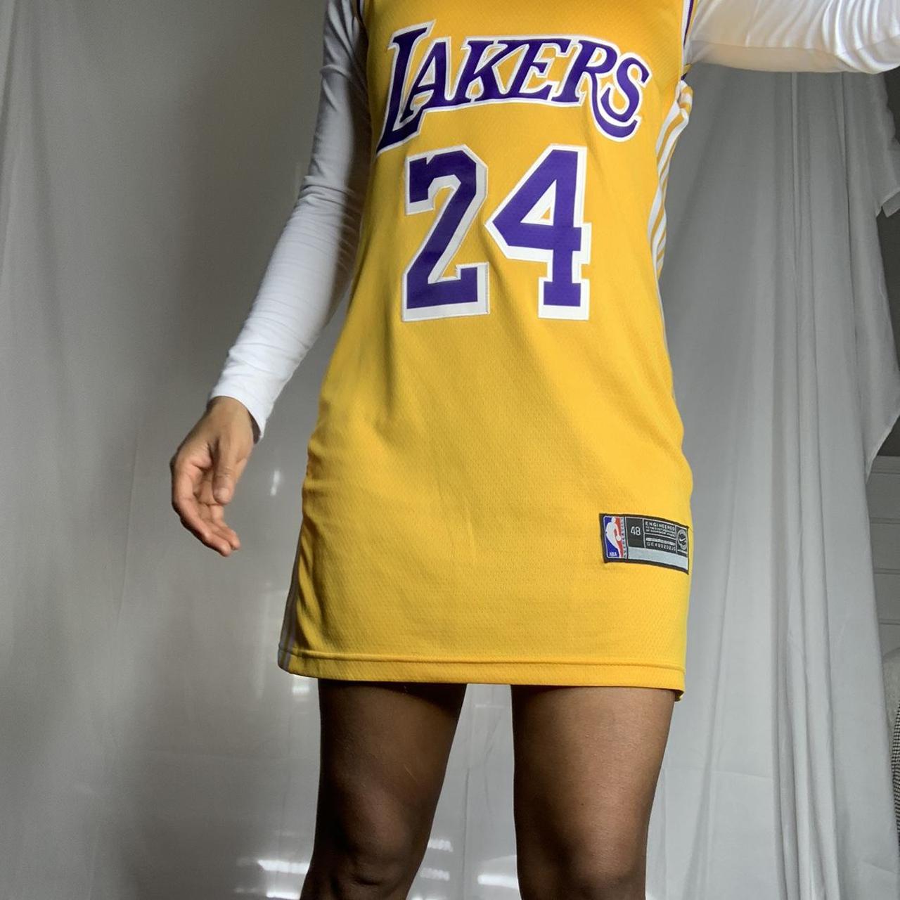 yellow lakers jersey outfit