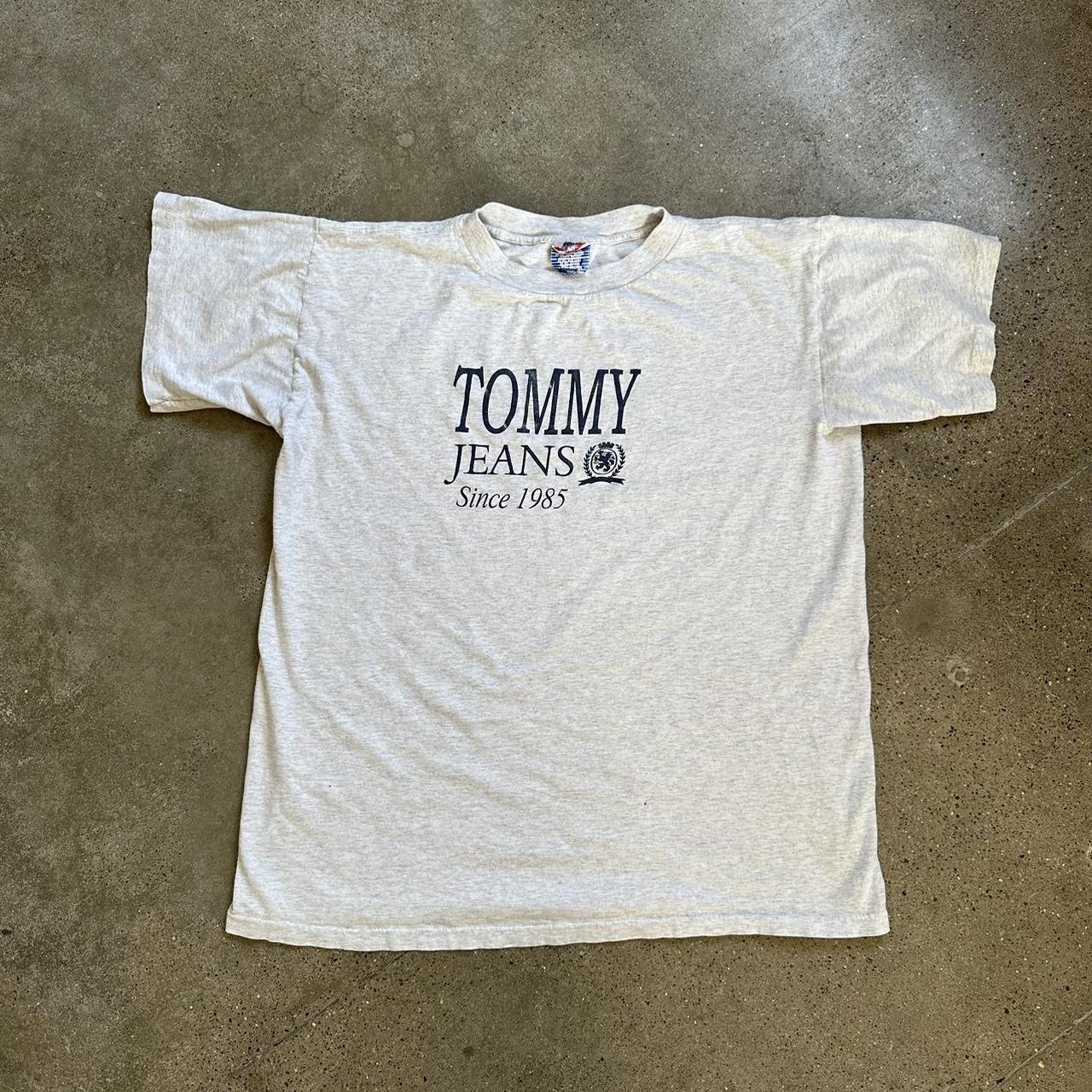 Tommy Hilfiger Men's Grey and Navy T-shirt