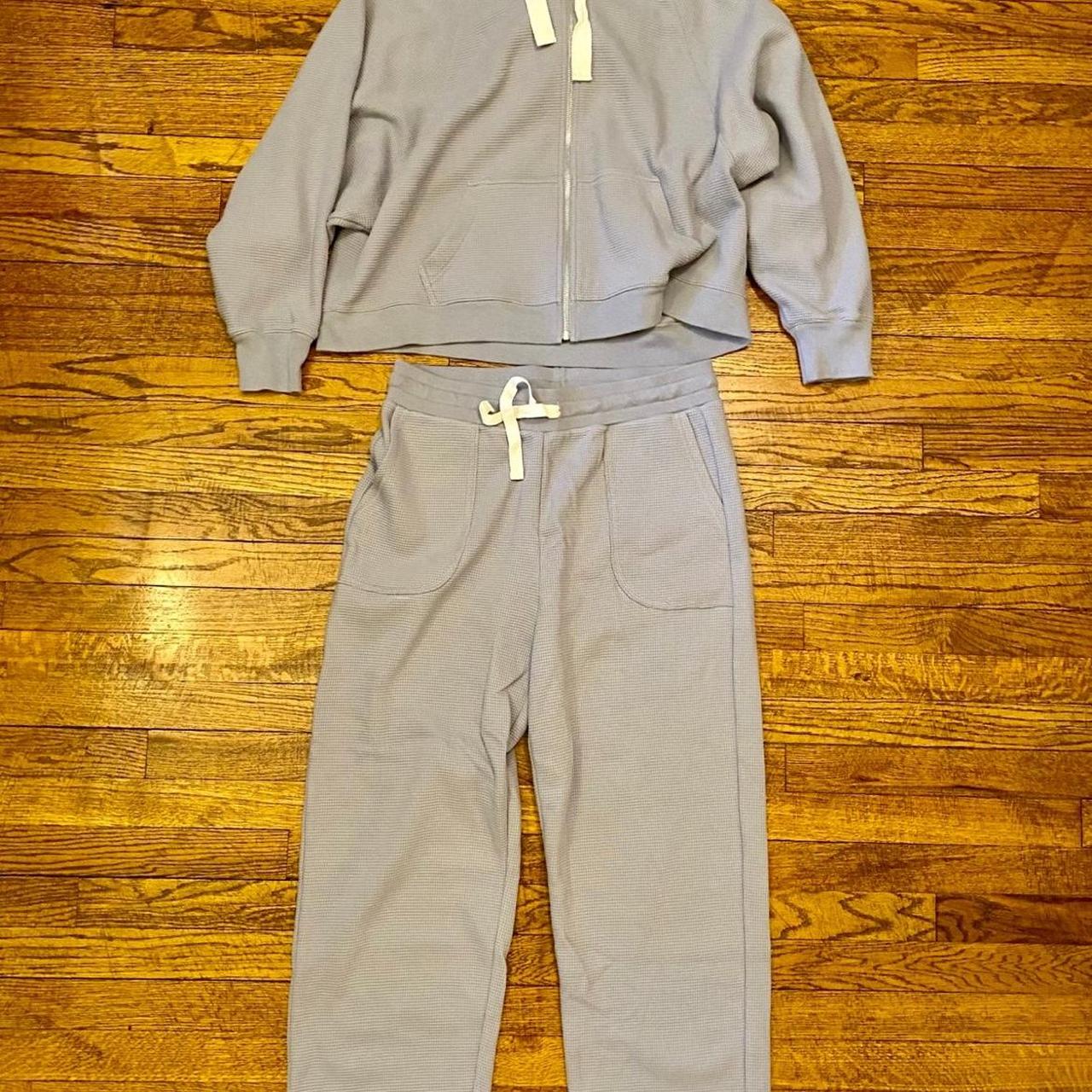 item listed by dirtypawsxo