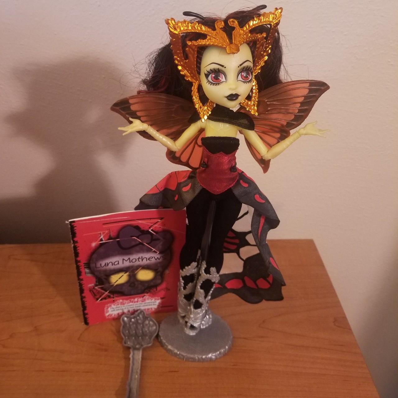 luna mothews monster high doll she is complete