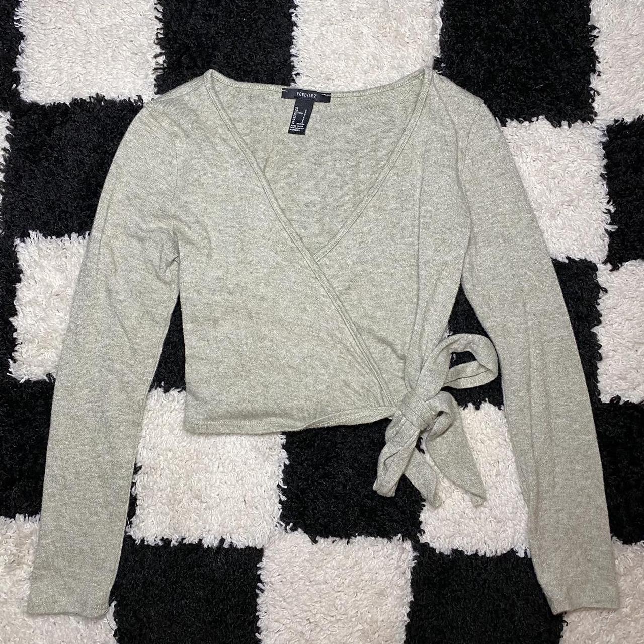 Forever 21 v neck long sleeve Material is super... - Depop