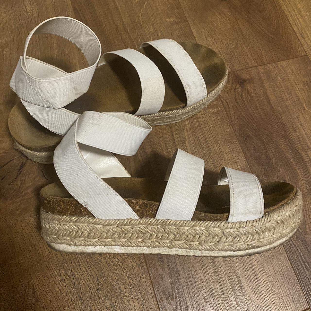 Steve Madden Women's White and Tan Sandals | Depop