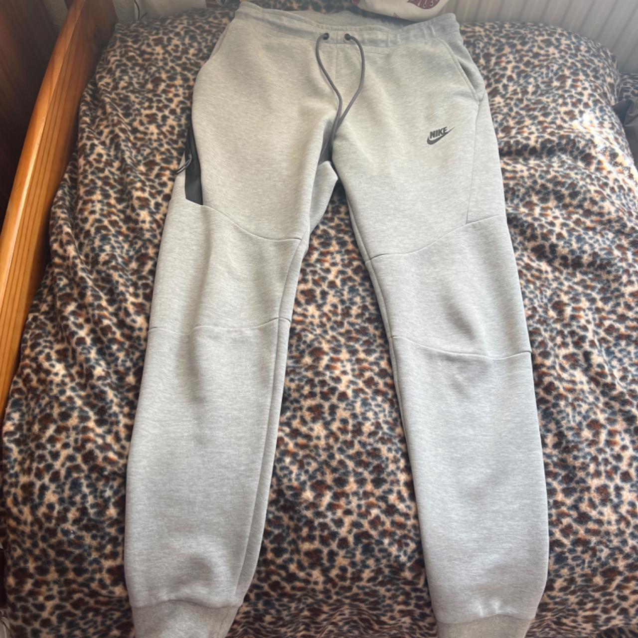 mens grey nike tech fleece joggers
