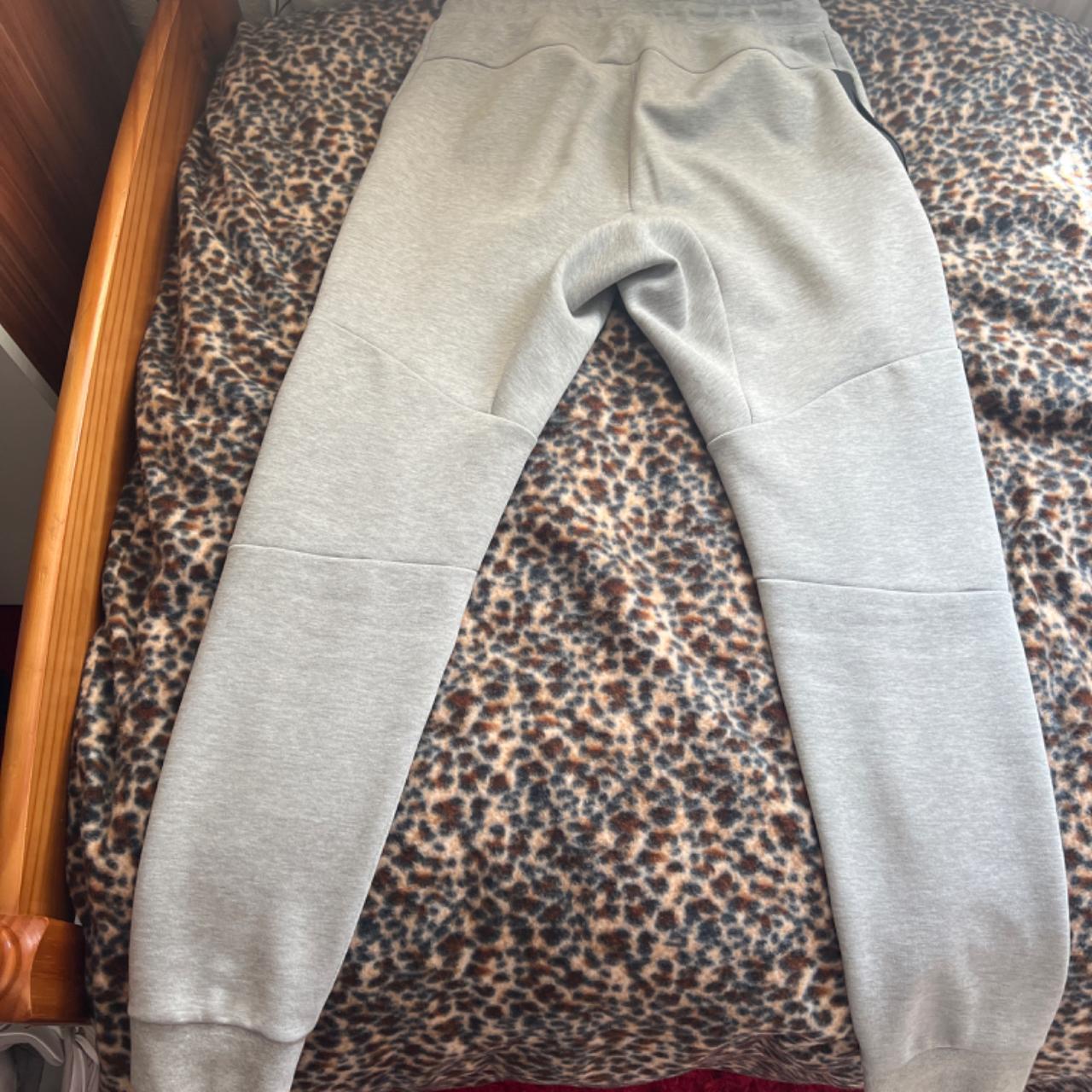 mens grey nike tech fleece joggers