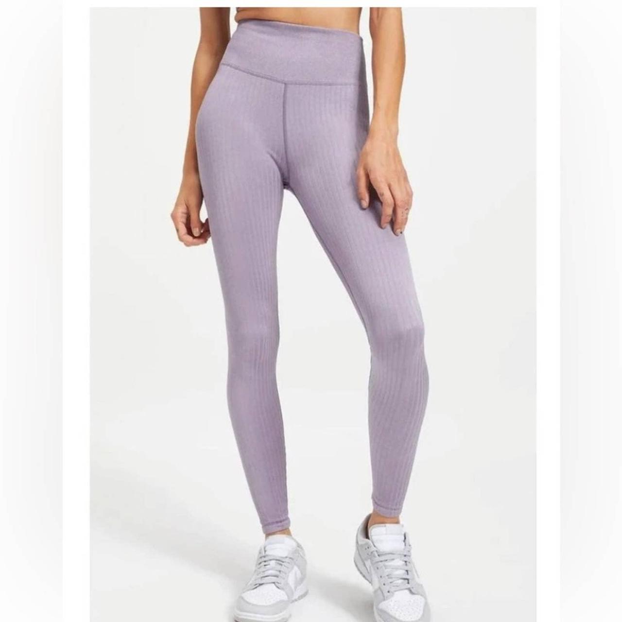 What Goes Good With Purple Leggings