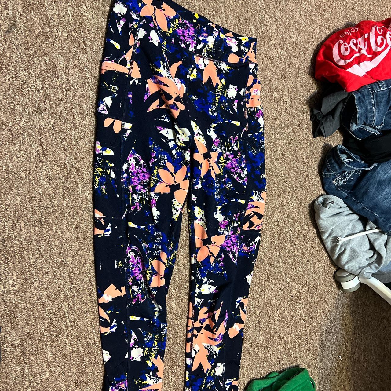 Pop fit size small capri leggings with floral print