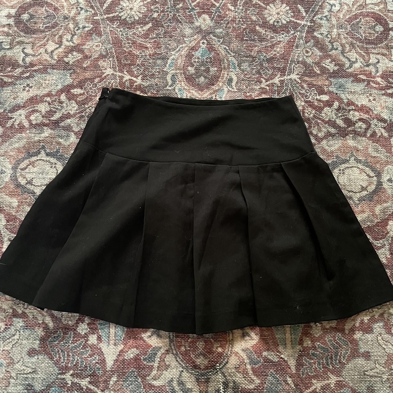 ~ Black short skirt ~ barely worn and fits a little... - Depop