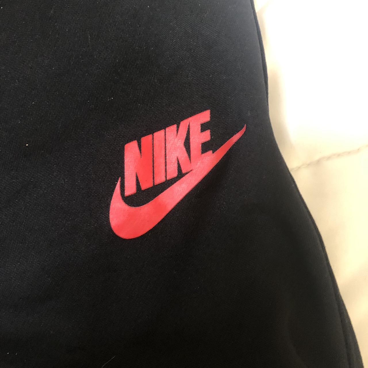 Black nike joggers discount with red tick