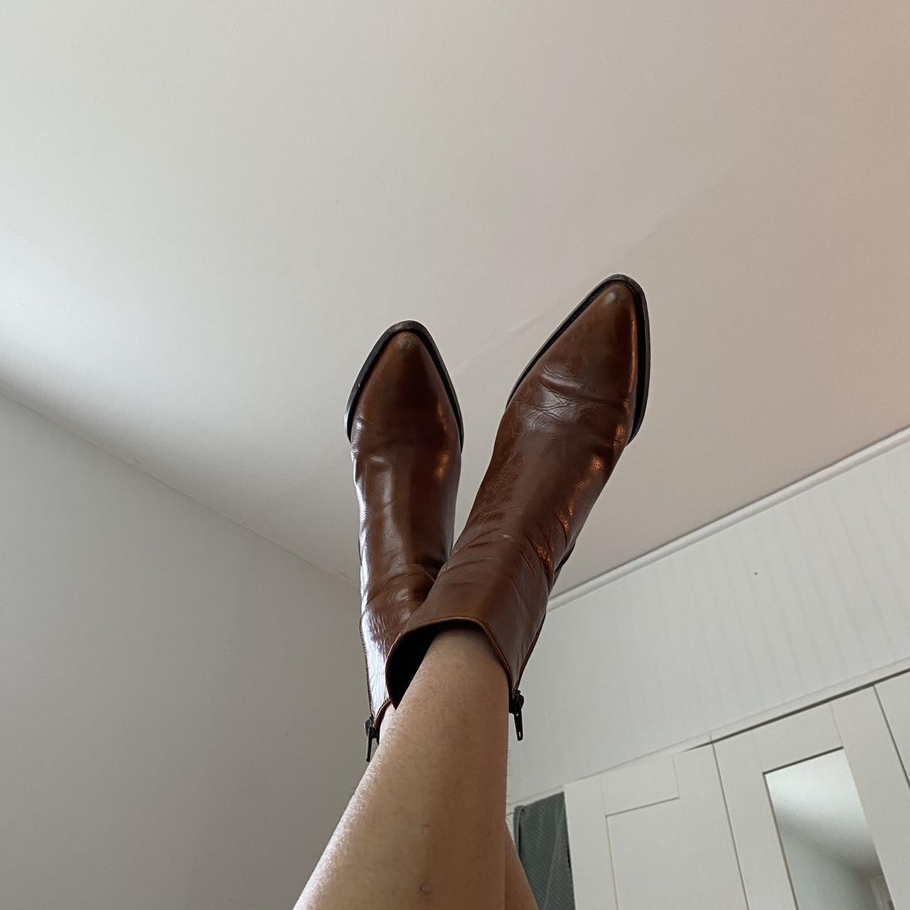 item listed by putaheroina