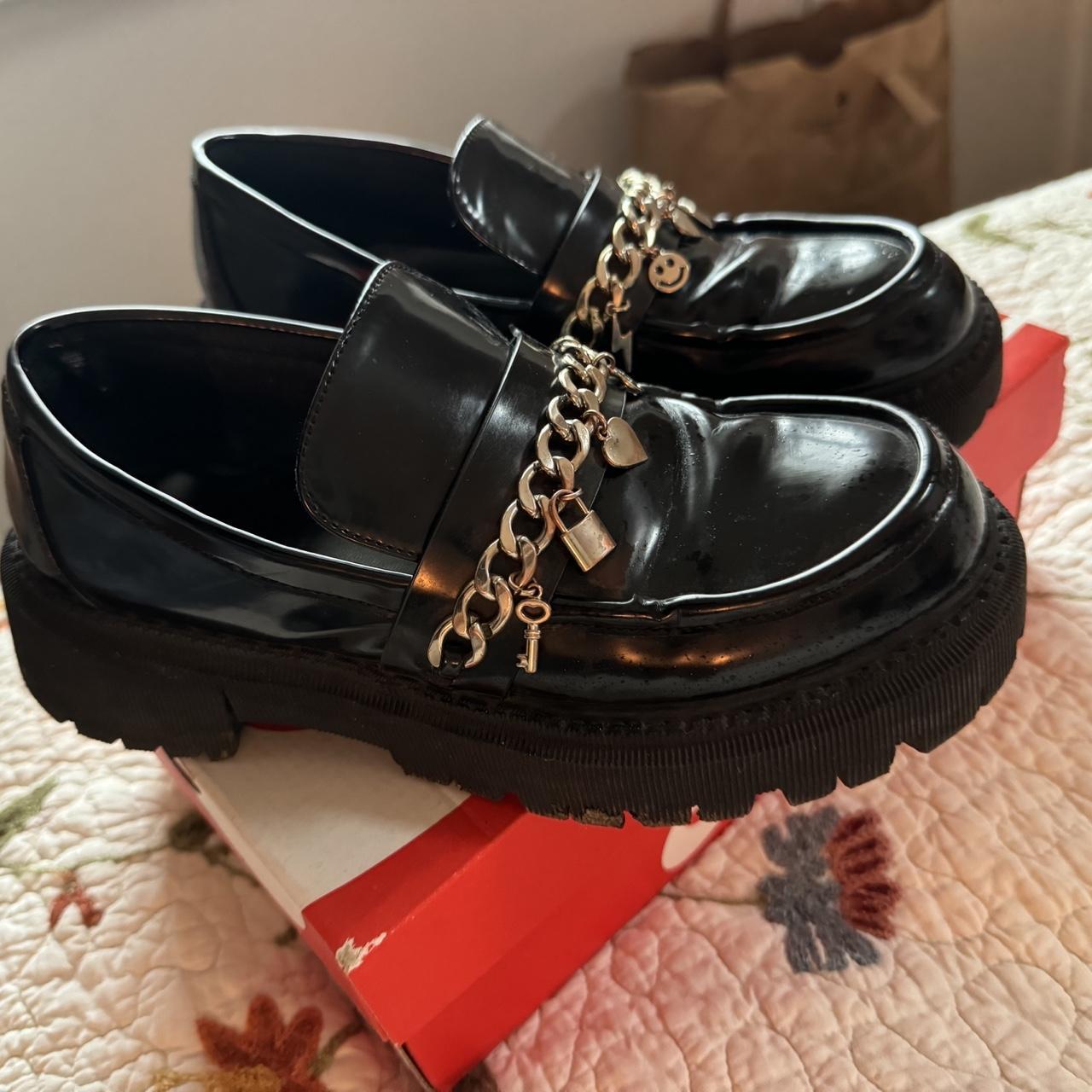item listed by putaheroina