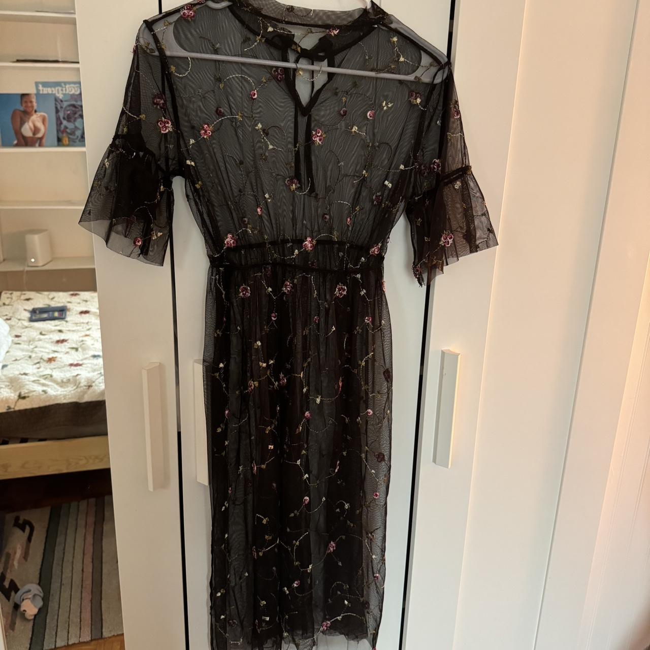 item listed by putaheroina