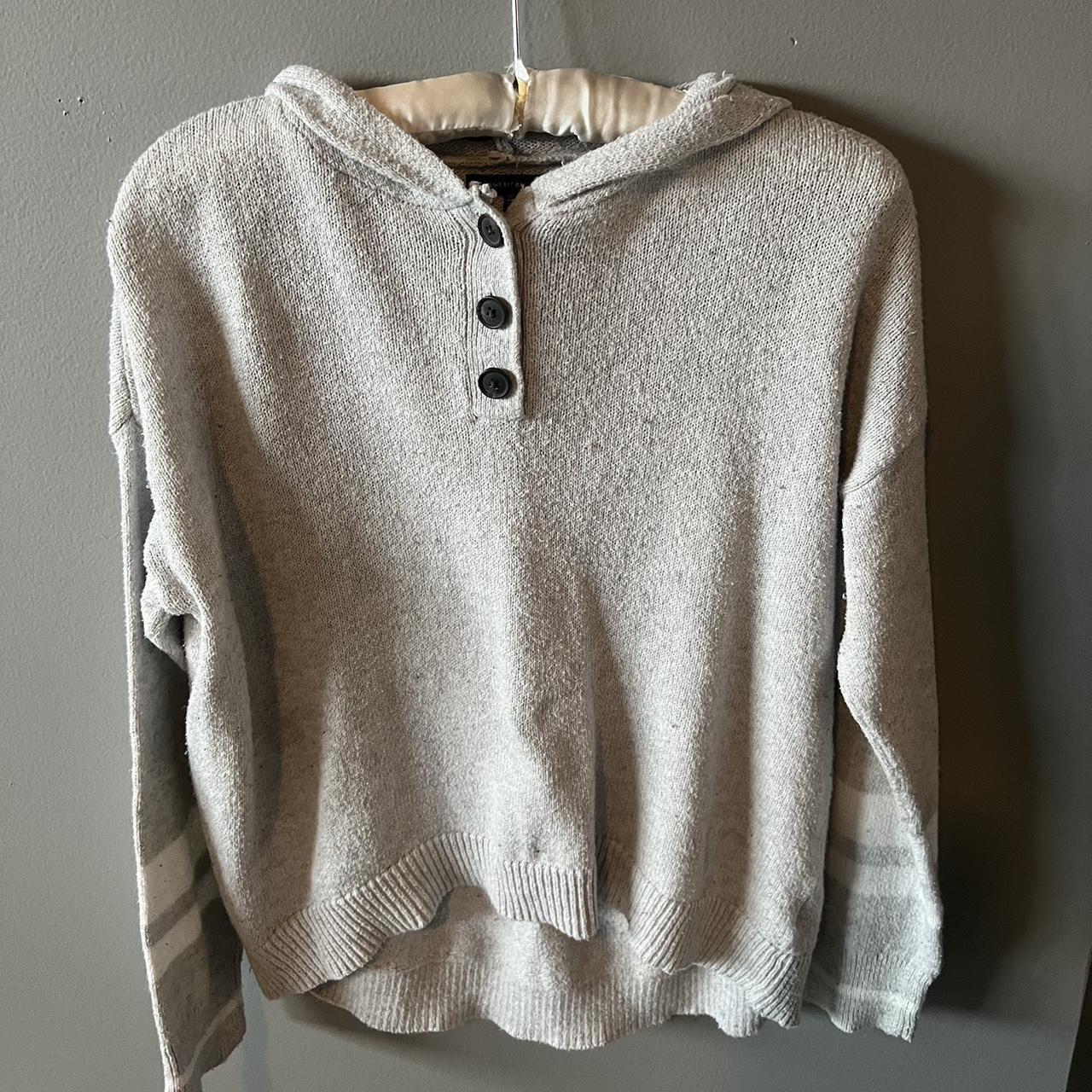 XS fits S light grey American Eagle long sleeve W/... Depop