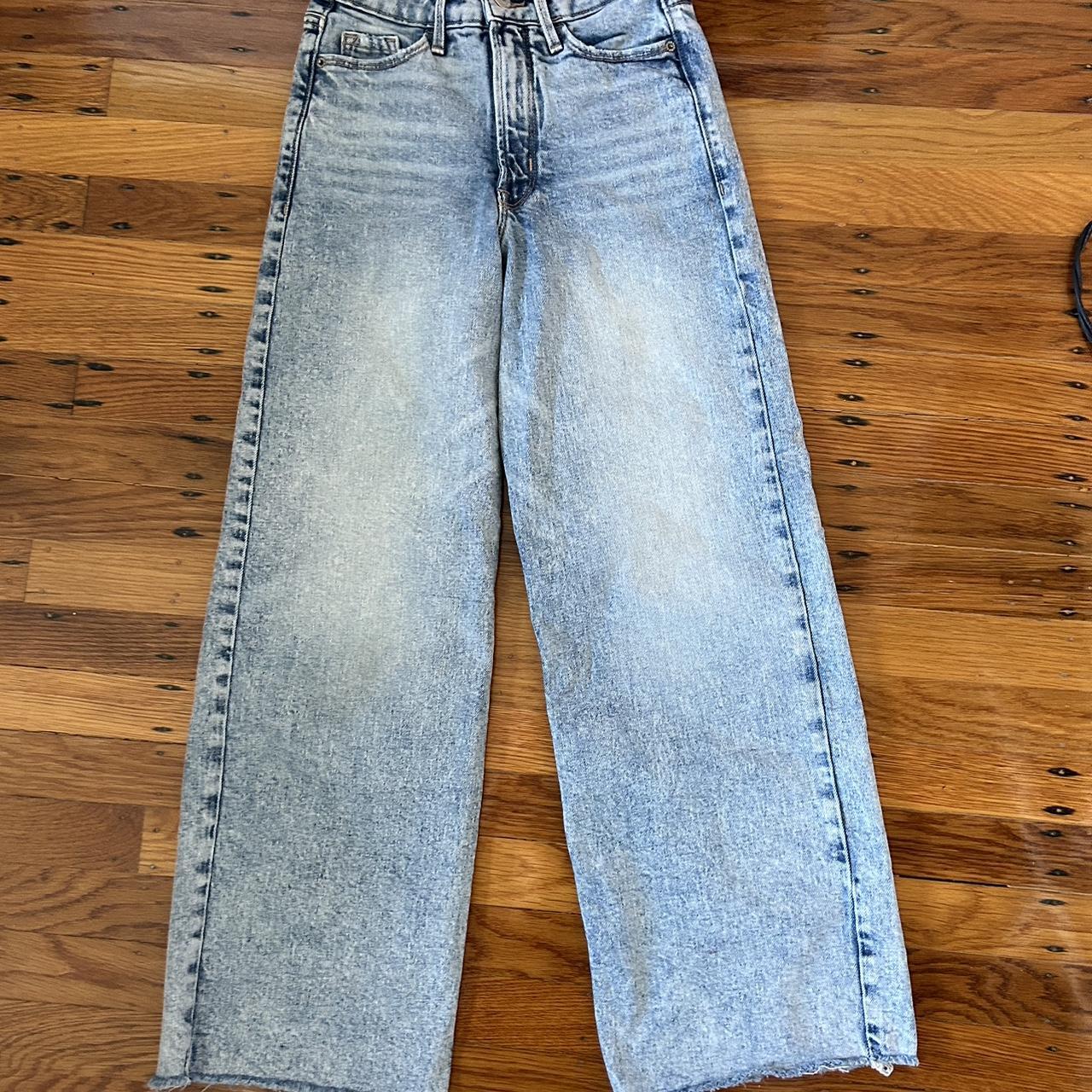 Old Navy Women's Blue and White Jeans | Depop