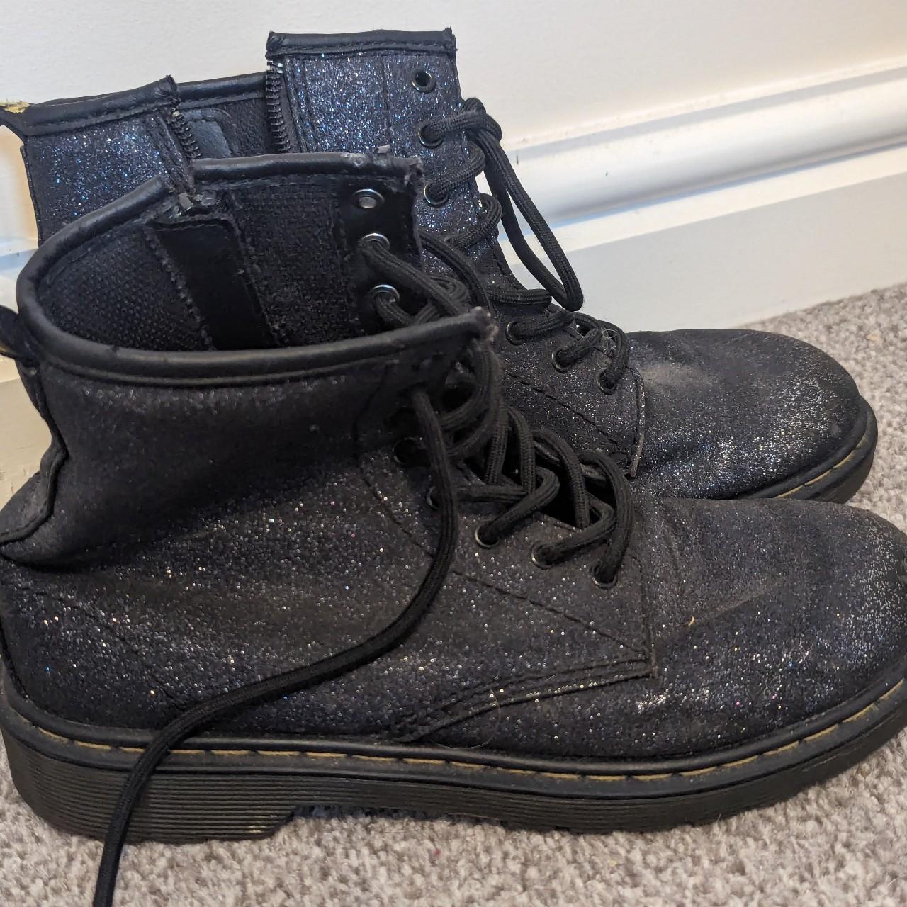 Dr martens best sale delaney glitter