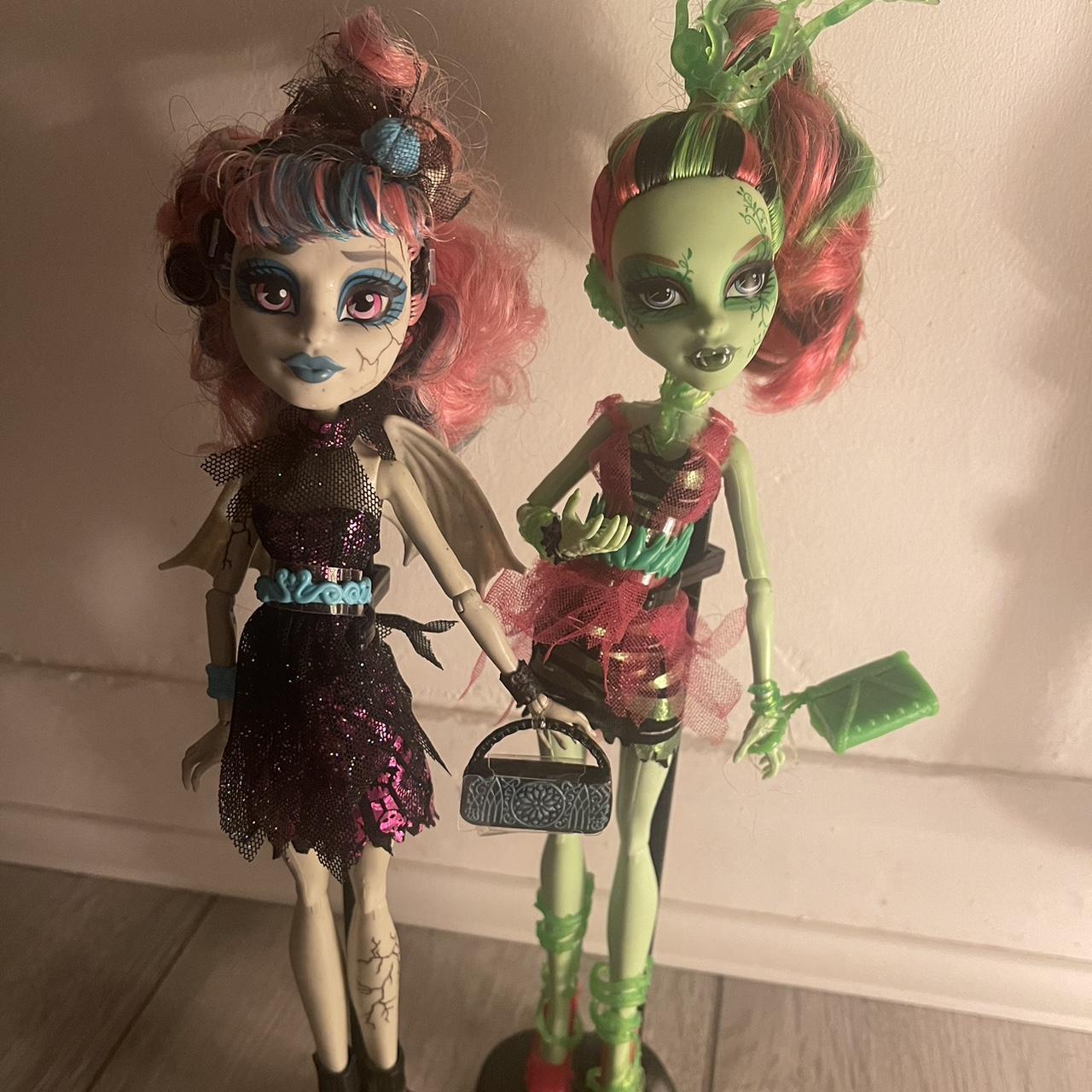 Zombie shake dance monster high dolls Rochelle and... - Depop