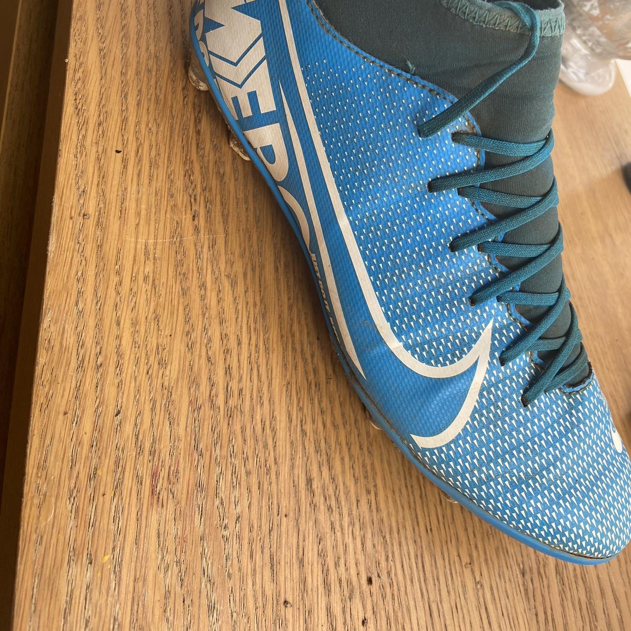 faulty nike football boots