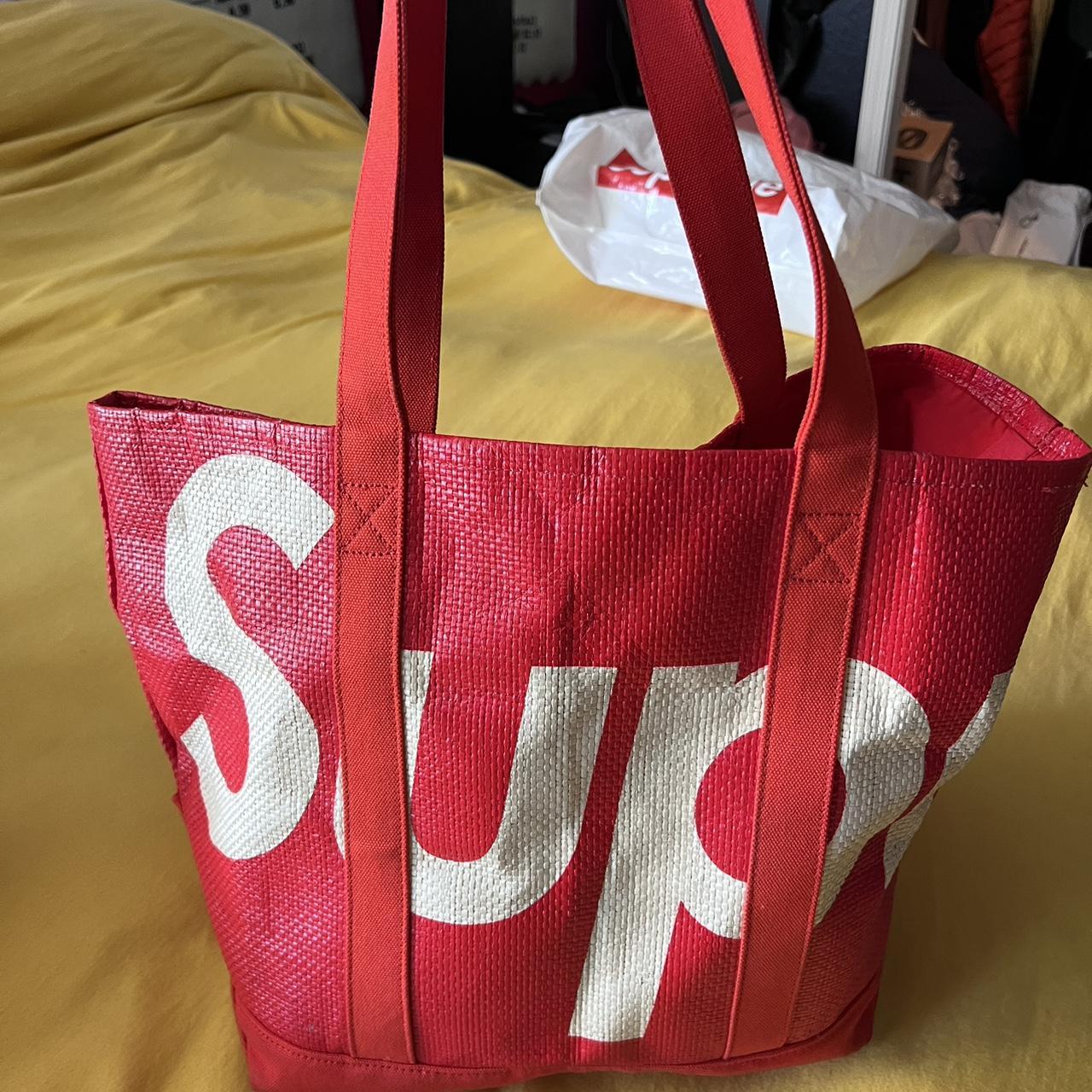 Supreme raffia tote large red , Brand new but item...