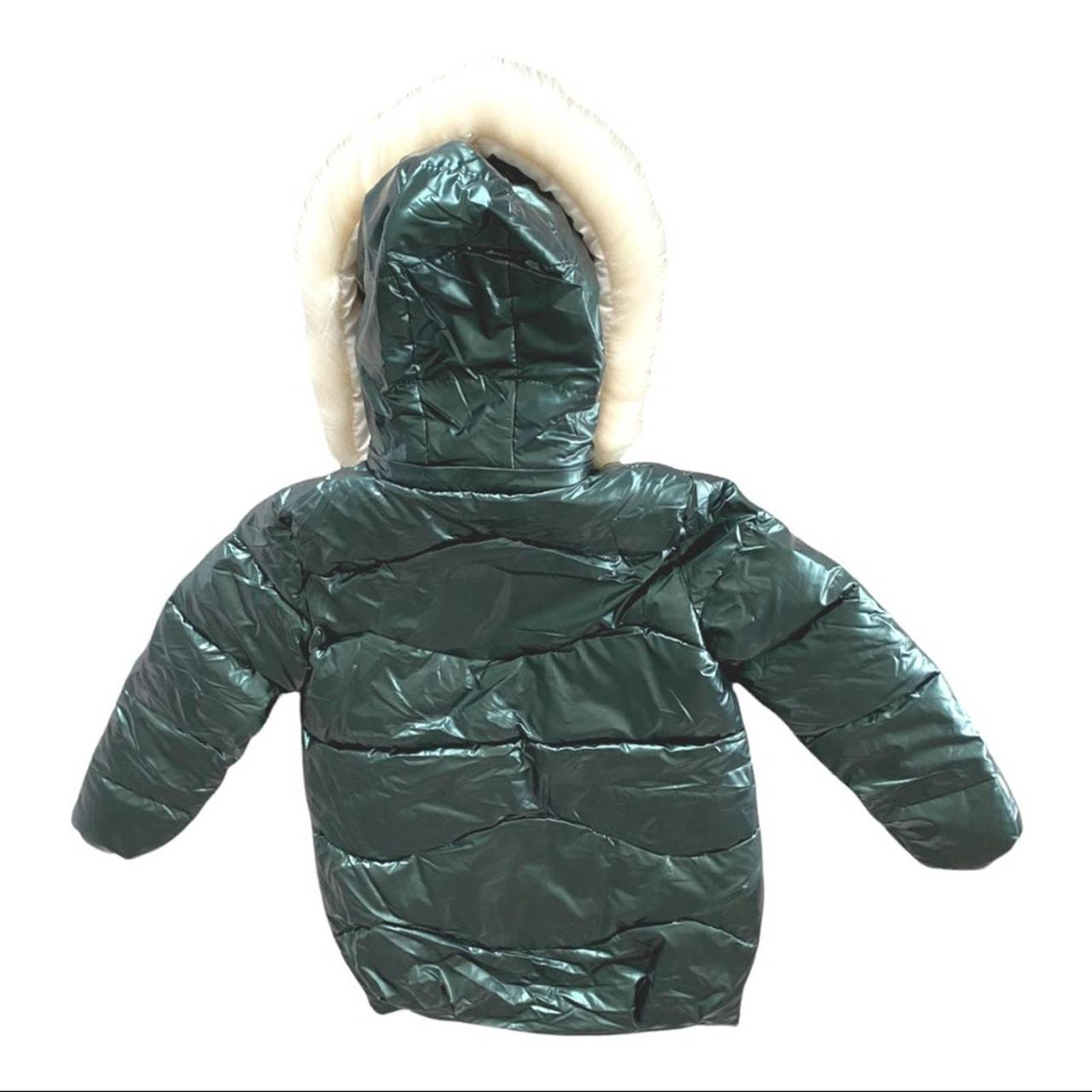 Xuanzhongyibei puffer jacket. Green. Size L. offers Brand new. Detachable fur.