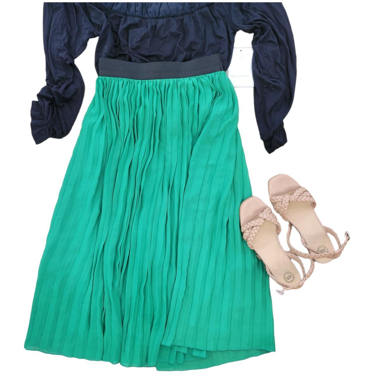 Rachel Zoe kelly green midi skirt, size small.... - Depop