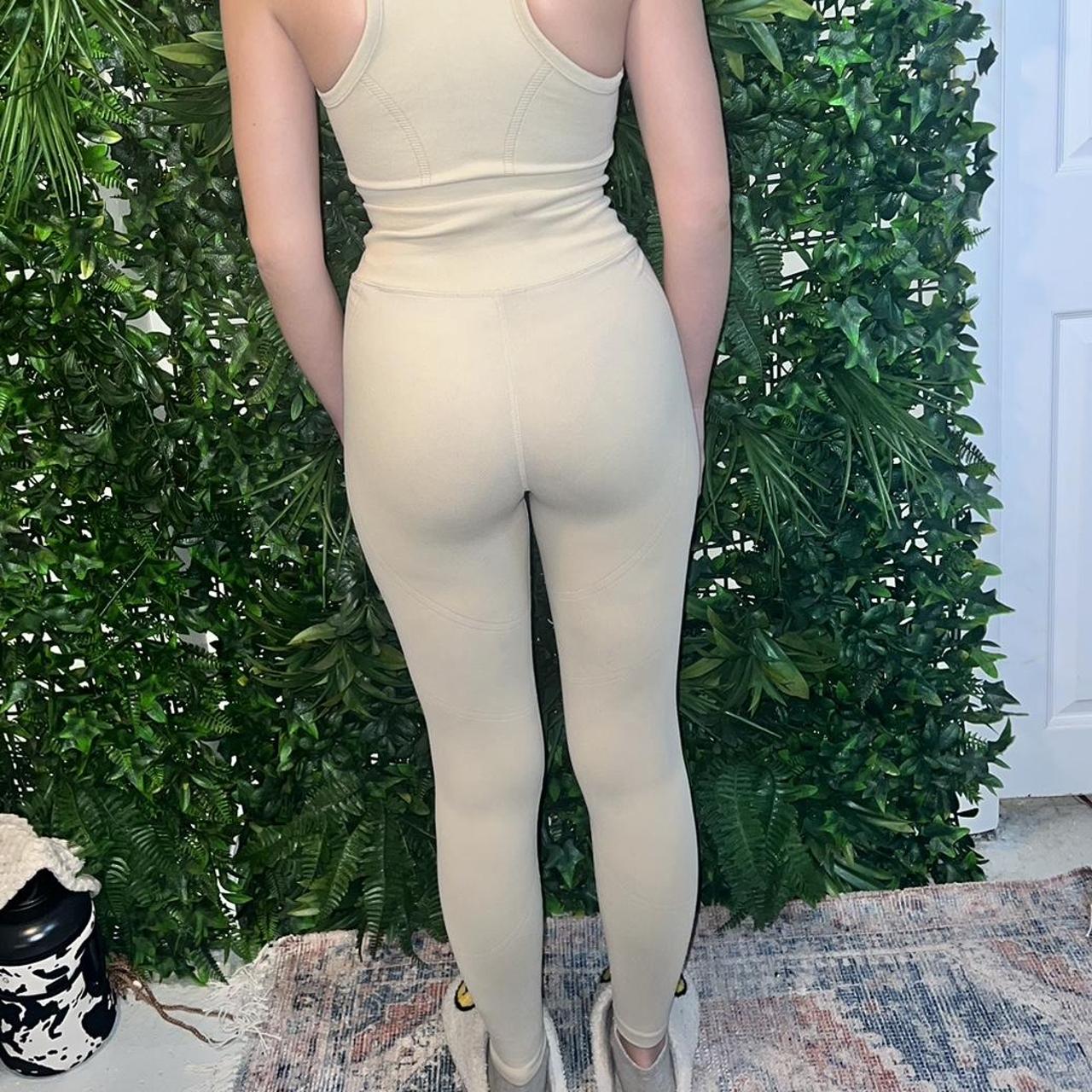 AERIE TAN/BEIGE RIBBED WORKOUT SET- top with zipper - Depop