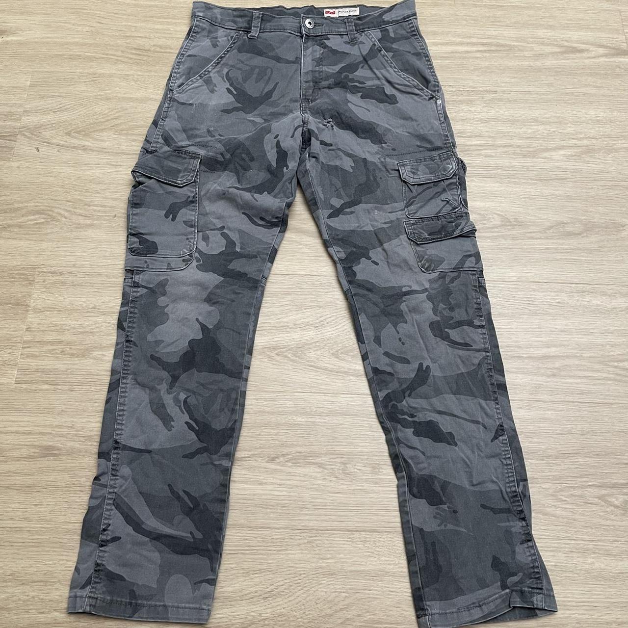 Wrangler Camo Cargo Pants Size - 29x30 Condition -... - Depop