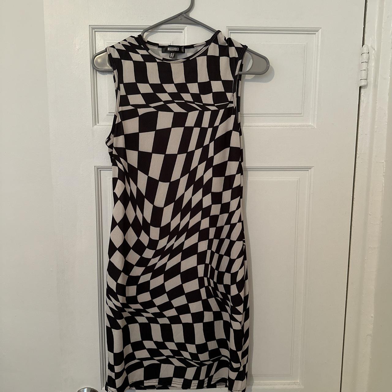 Optical illusion midi dress Dress is very stretchy - Depop