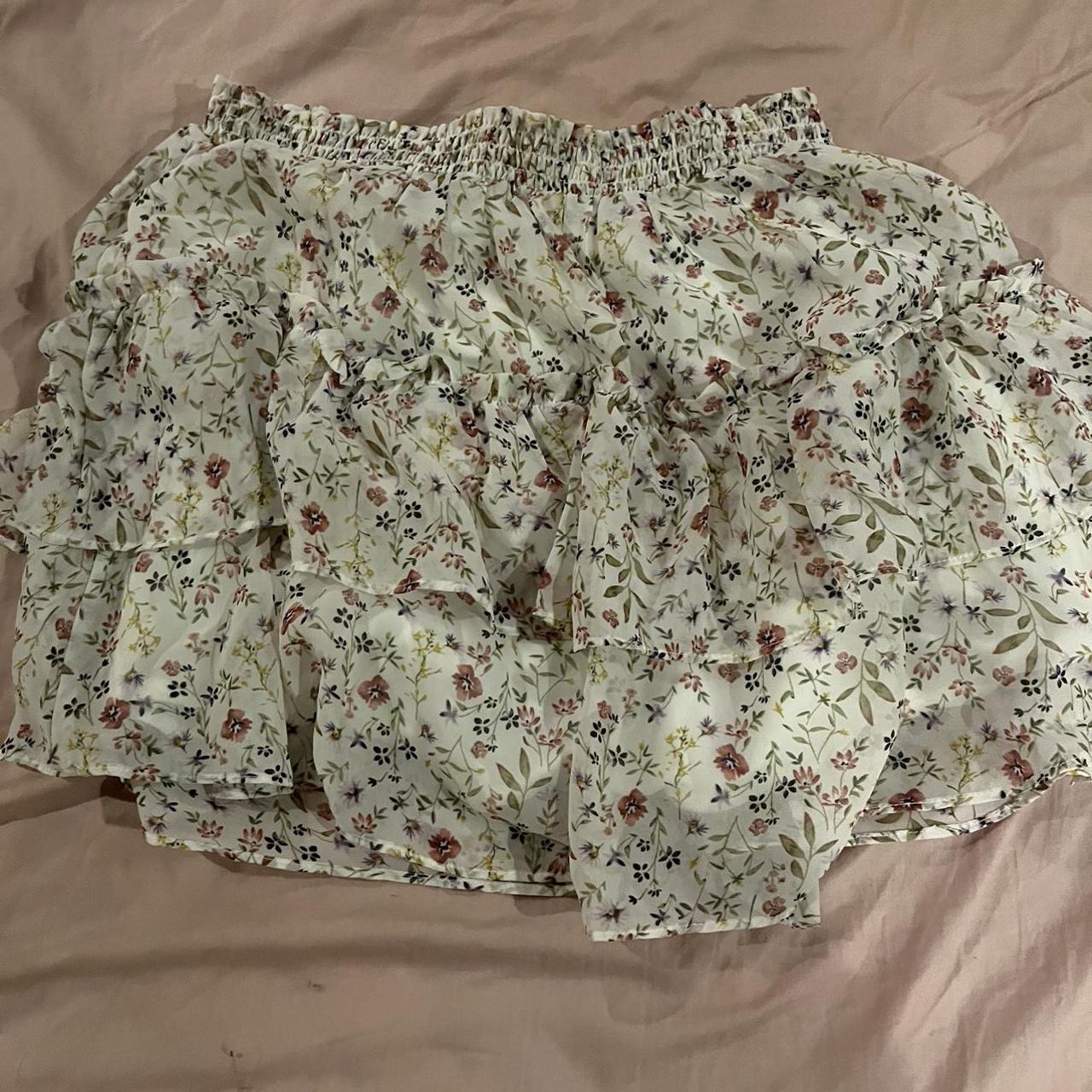 Women's White and Green Skirt | Depop