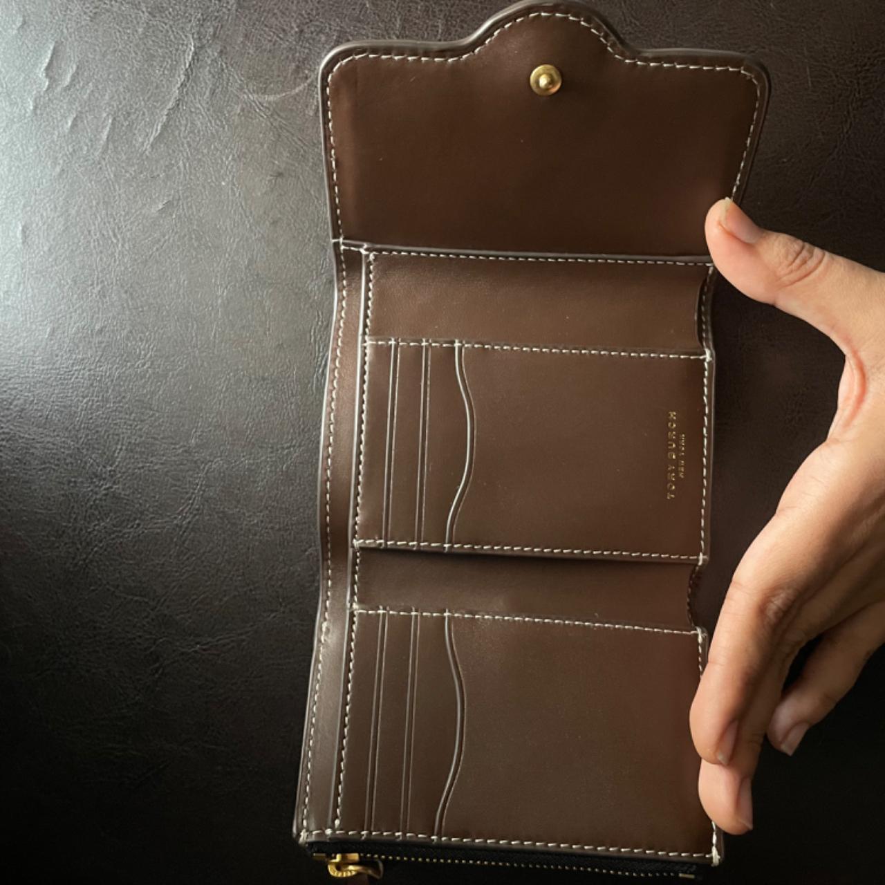 ★人気のブティックモデル★TORY BURCH FELIX MEDIUM WALLET Tory Burch Felix Medium Wallet 🖤 - Pebbled leather | Depop