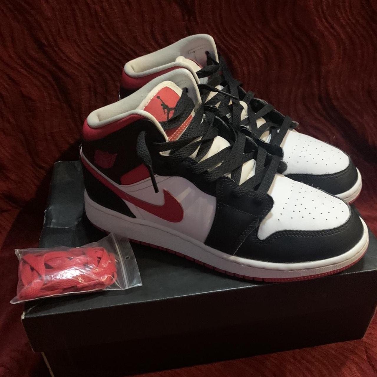 jordan 1 black very berry white