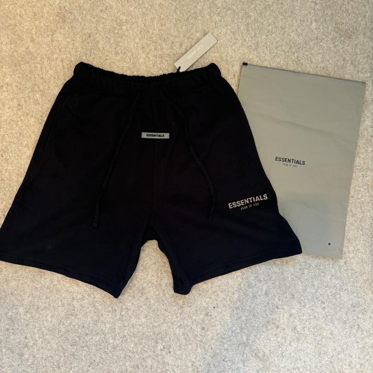 Fear of god essentials Shorts black sale size L