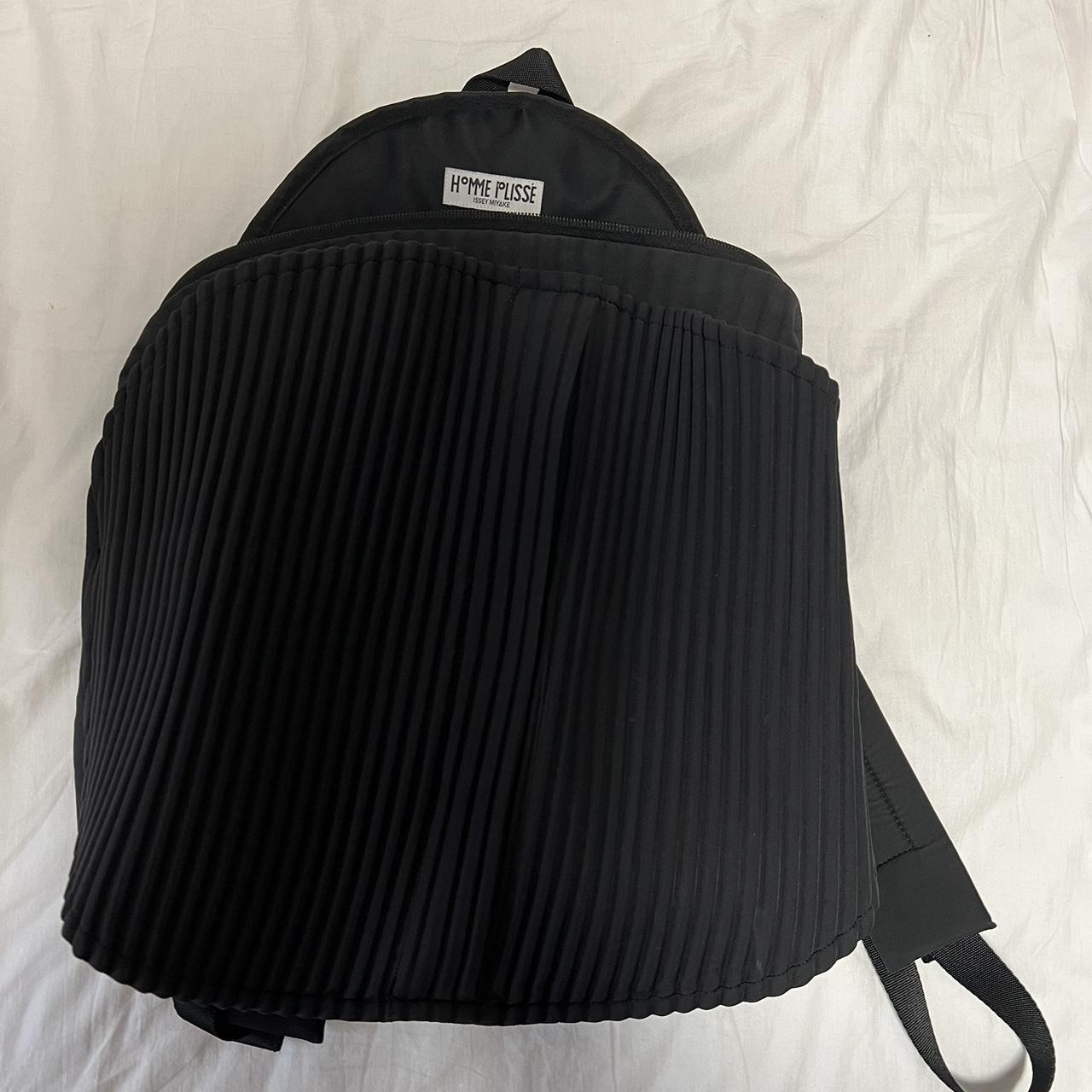 PLEASE ISSEY MIYAKE OVALPLEATS BACKPACK ISSEY MIYAKE OVAL PLEATS