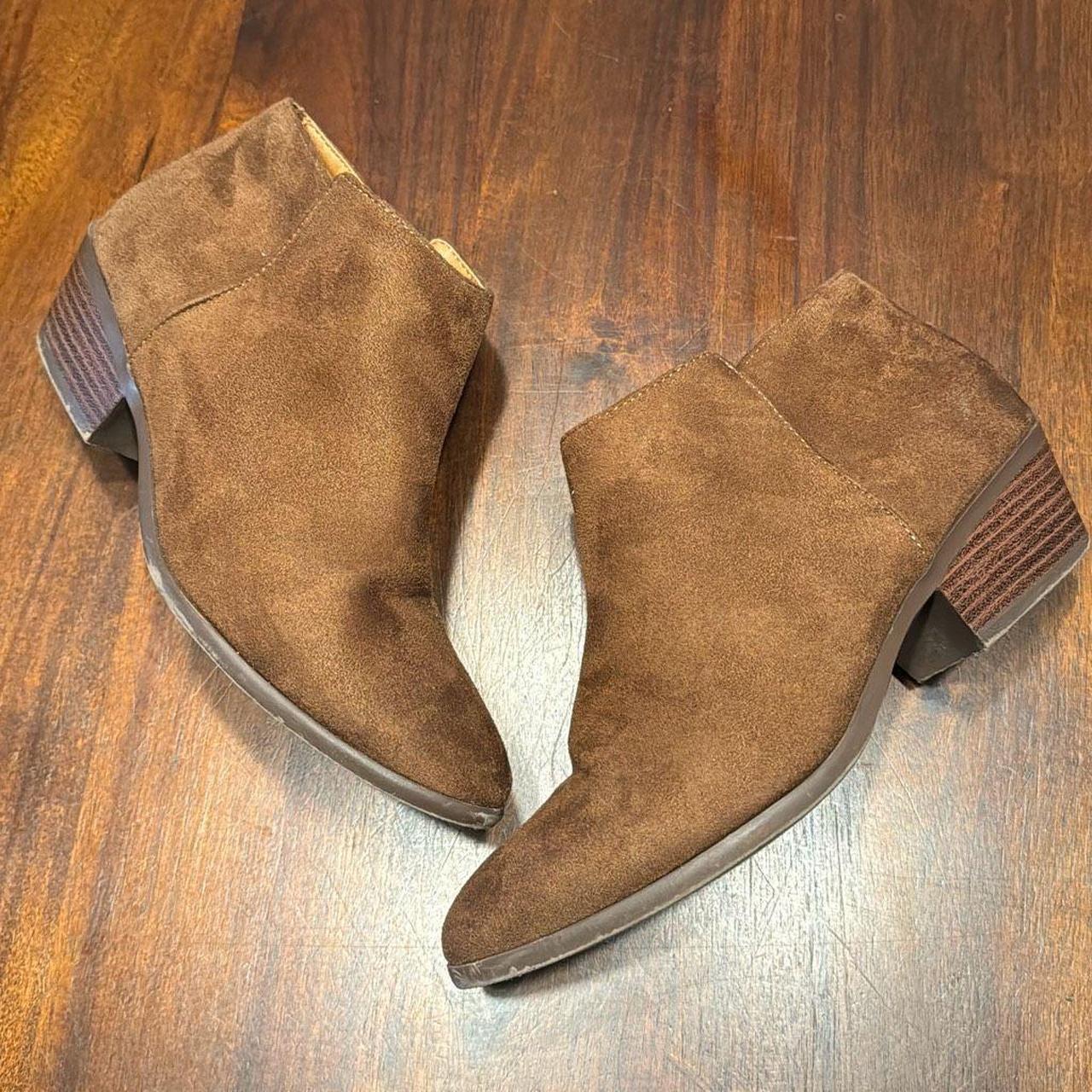 Good condition brown faux suede booties that zipper. Depop