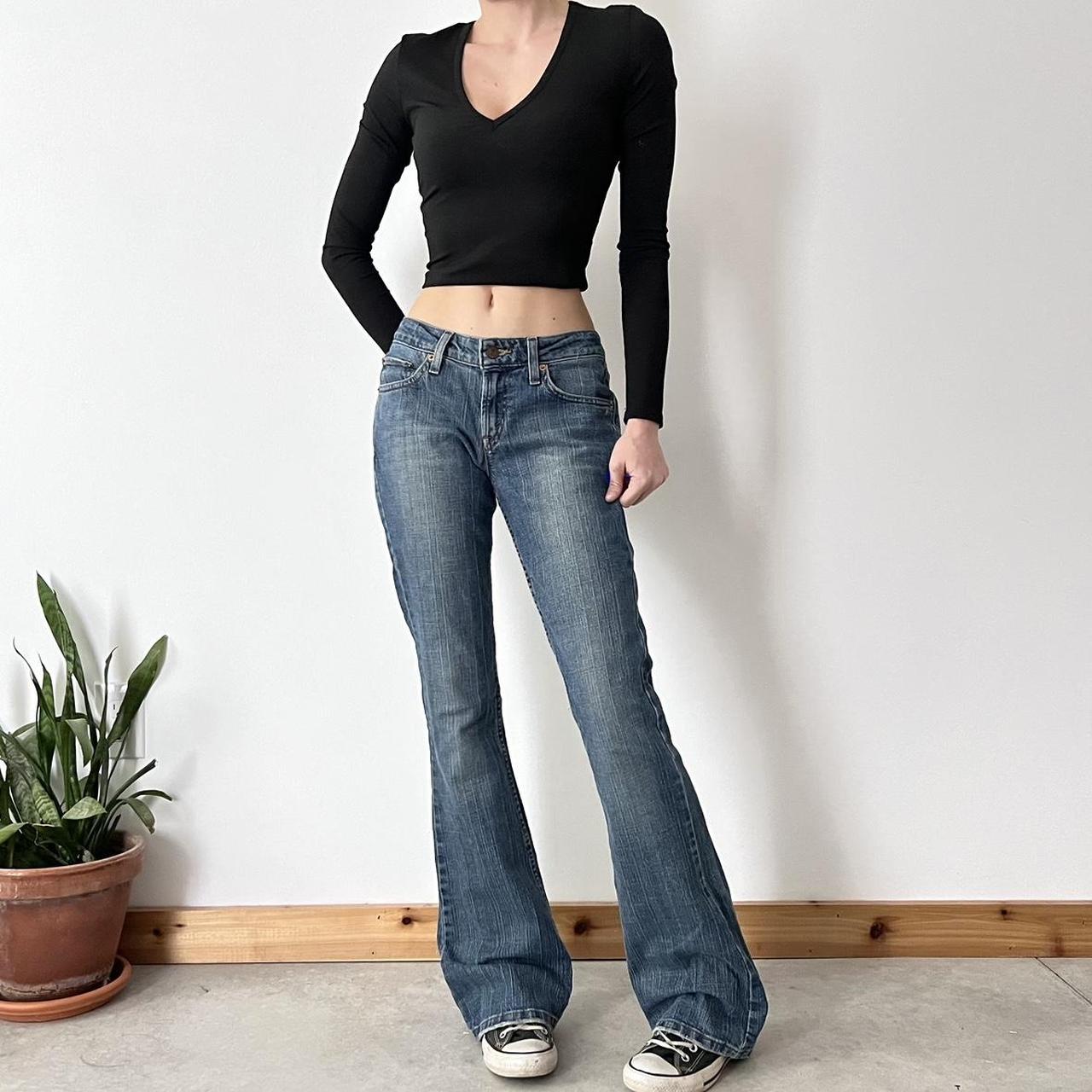 2000s Levi’s Flare Jeans Super flattering low rise... - Depop