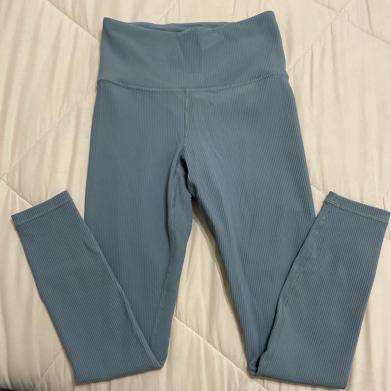 Athleta Women's Blue Leggings Depop