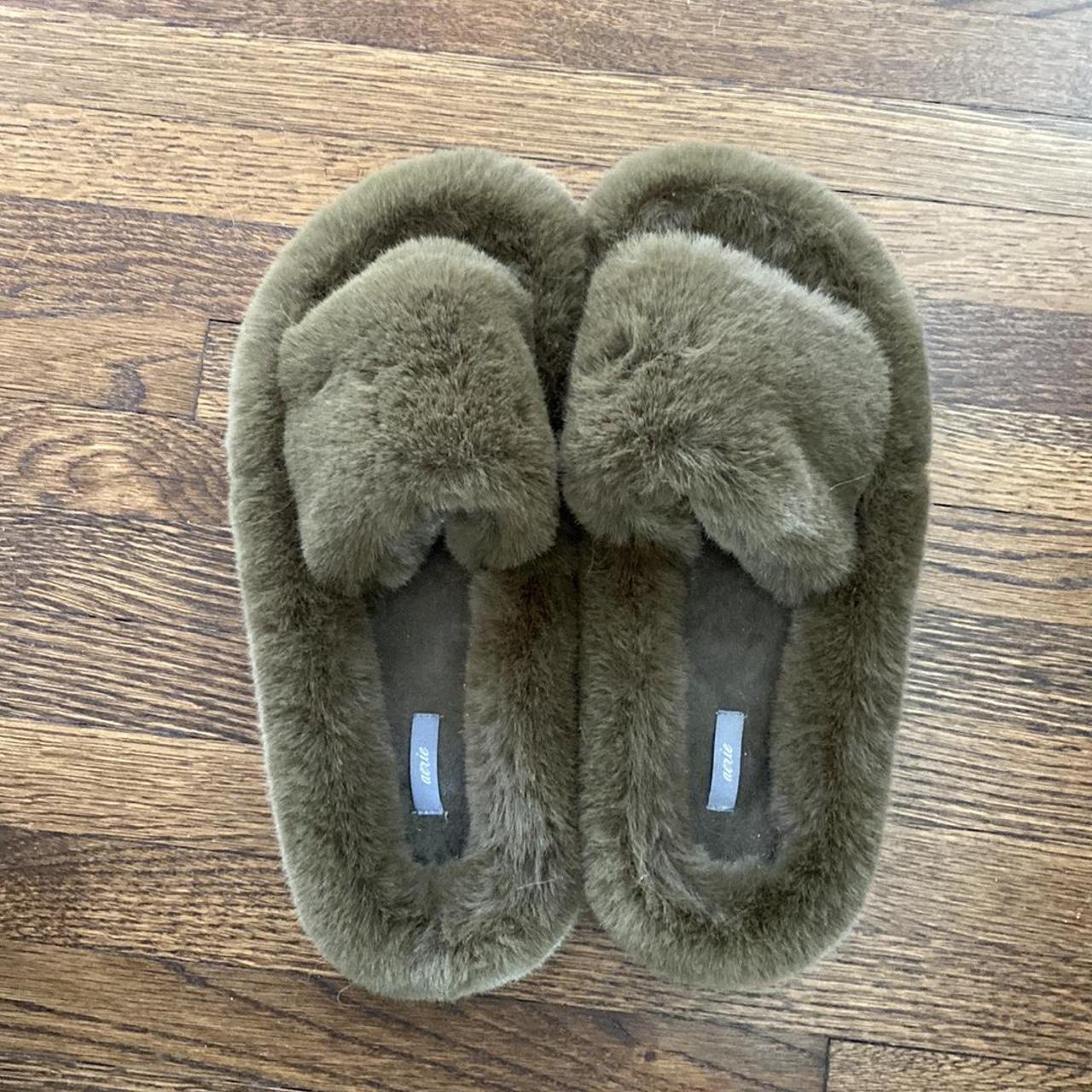 American eagle store fur slides