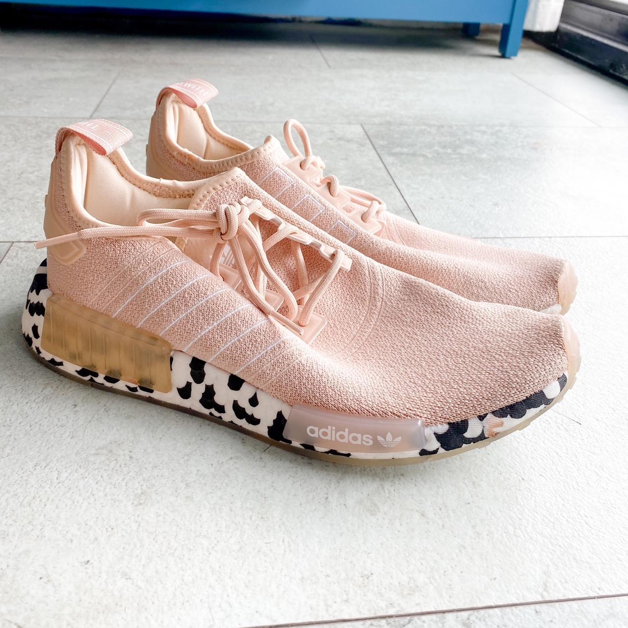 Nmd r1 womens peach pink best sale