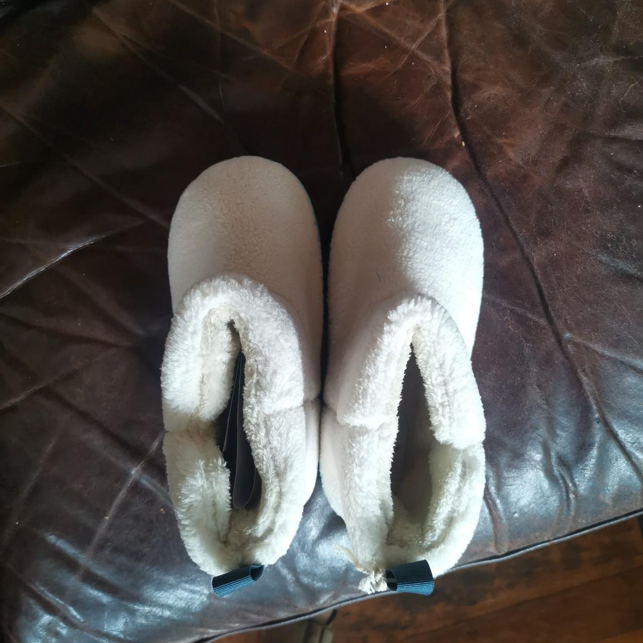 Fashion hideaway slippers