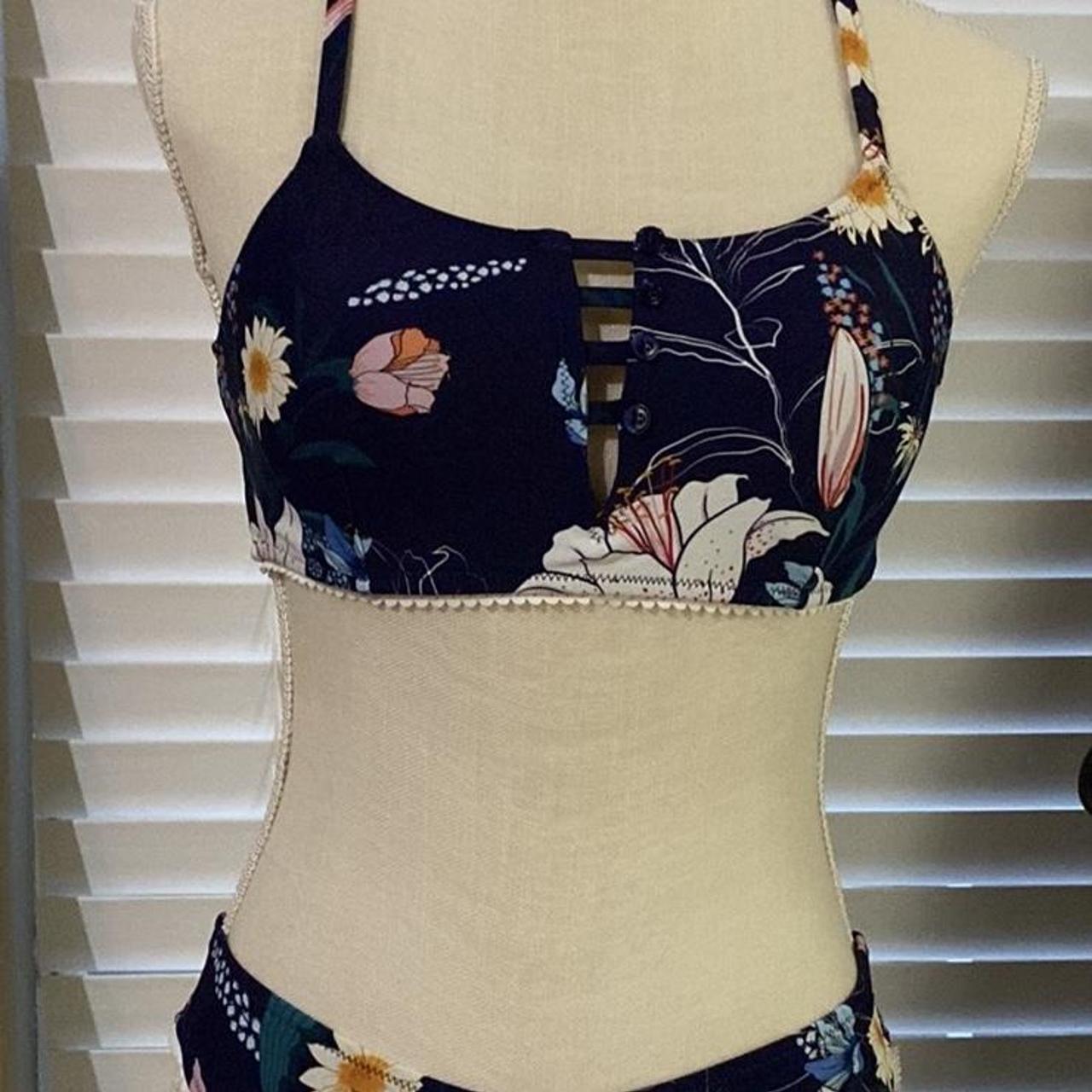 Cupshe Women's Blue and Navy Bikinisandtankinisets Depop