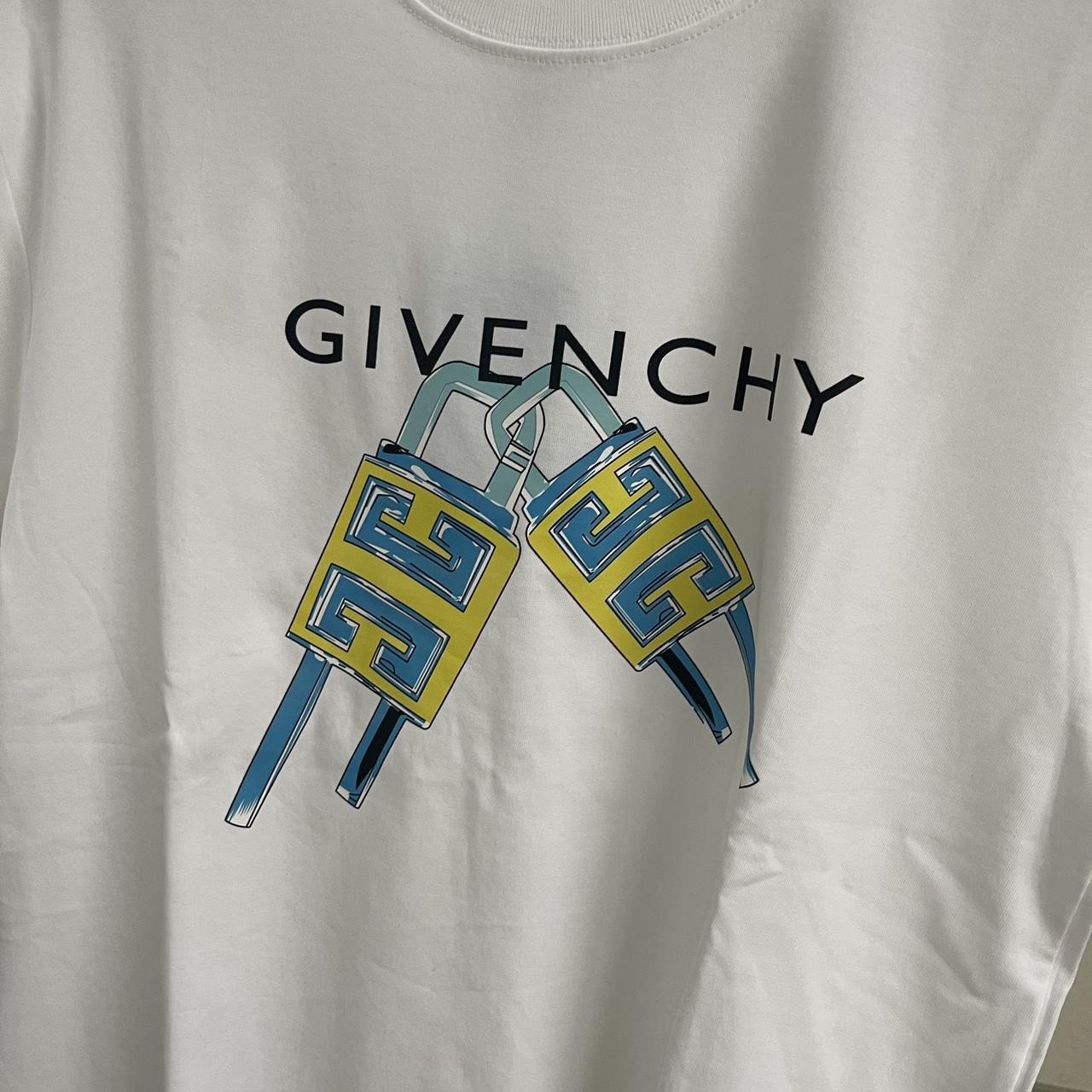 Givenchy signature hot sale t shirt