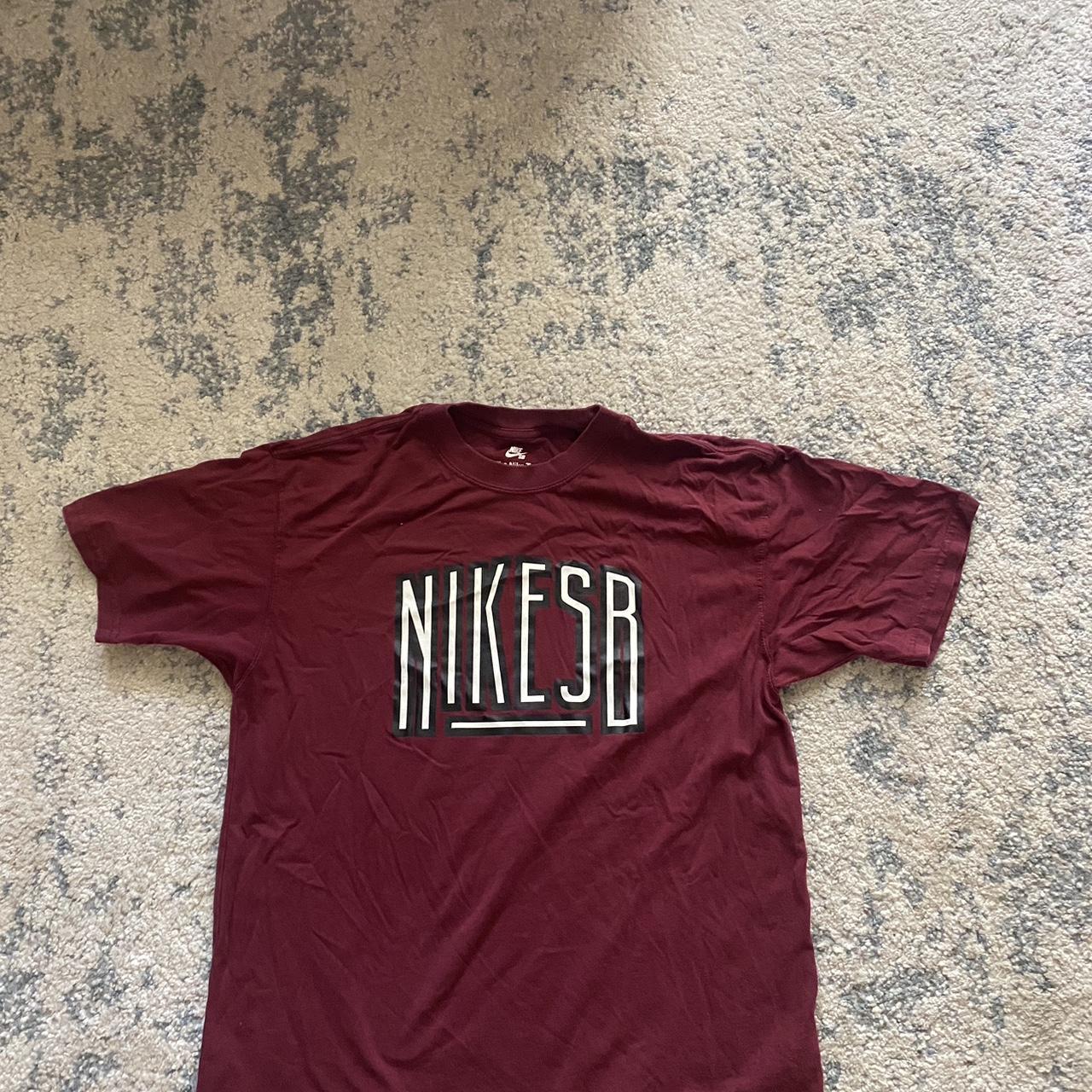 mens maroon nike t shirt