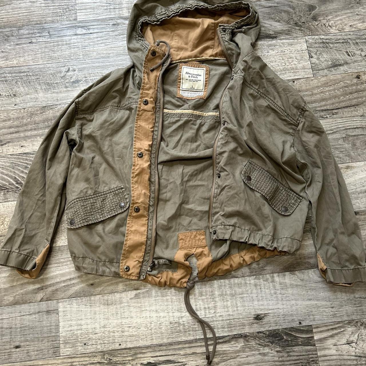 Khaki and green jacket with adjustable waist. Depop