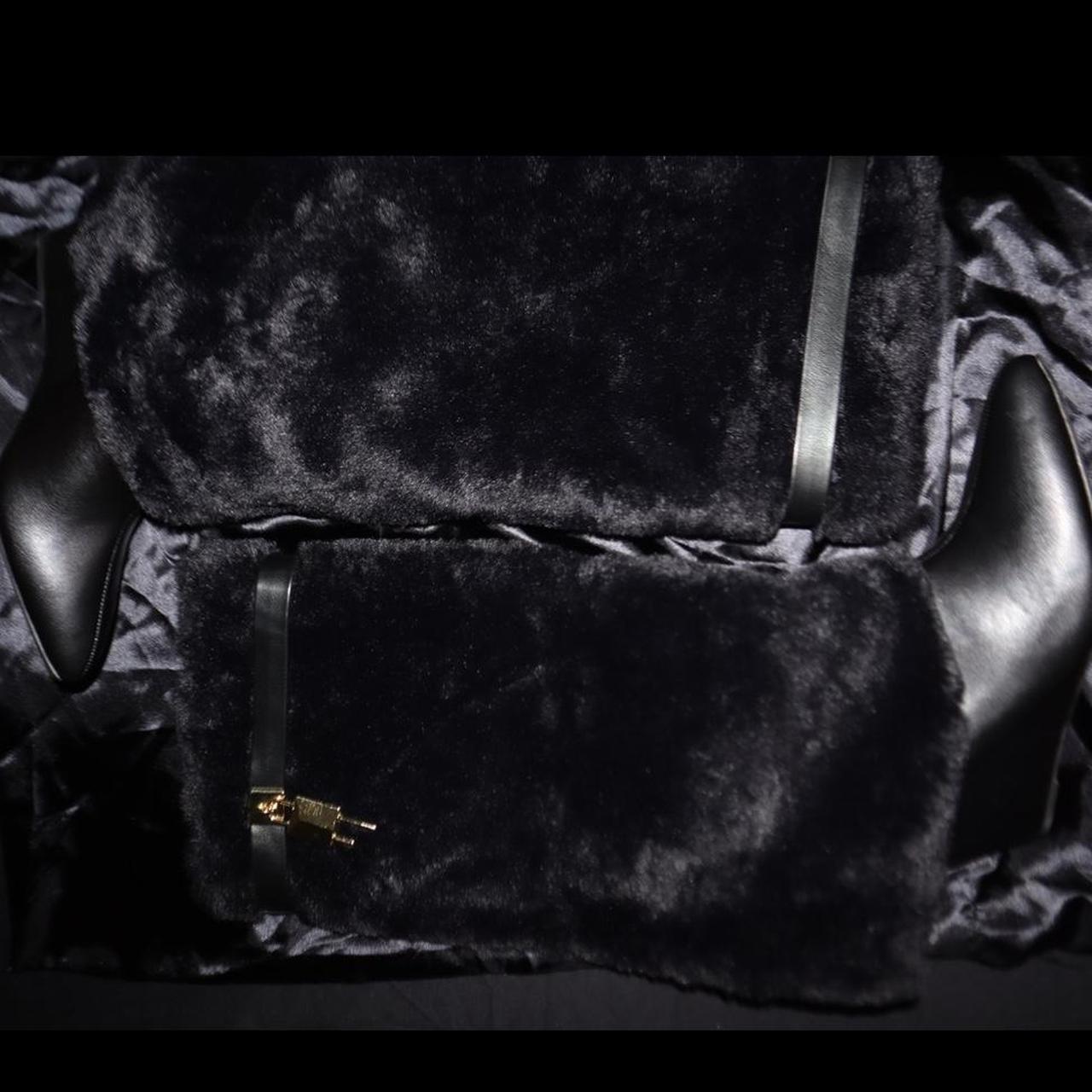 Locket boots w/faux fur. Depop